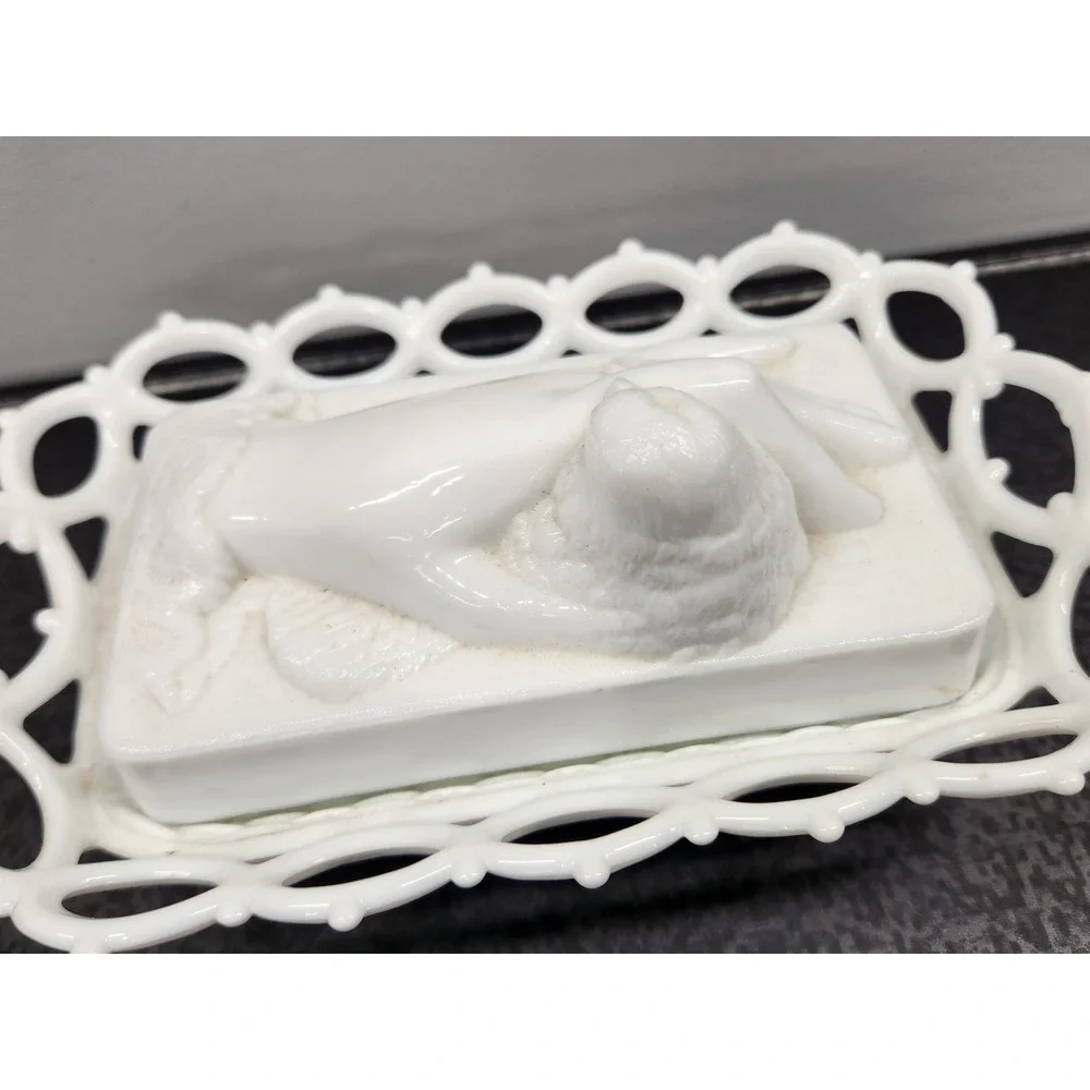 Atterbury Milk Glass Hand with Bird Lace Edge Trinket Dish Pat 1889 Good READ